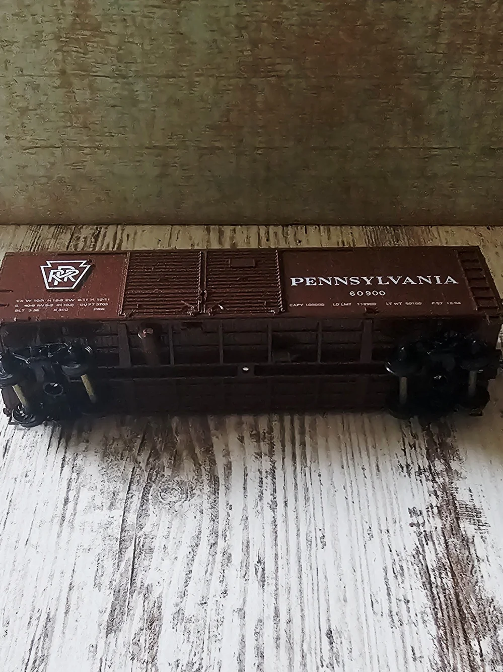 HO Scale Bowser Pennsylvania Round Roof Boxcar PRR Shadow Keystone Inset Roof